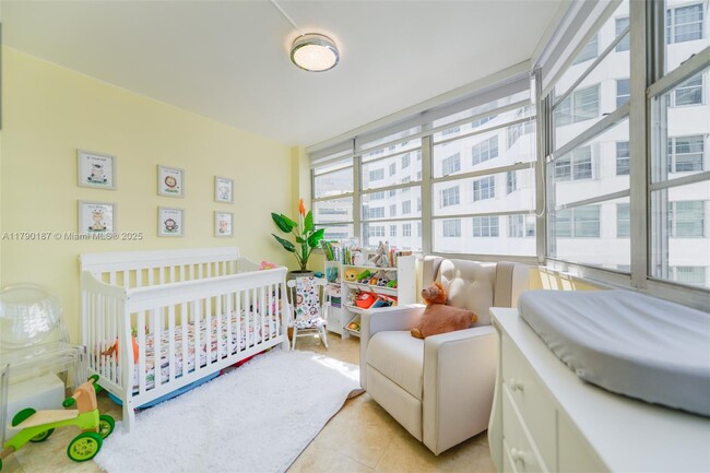 Building Photo - 905 Brickell Bay Dr