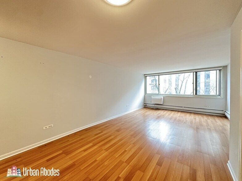 Building Photo - 1335 N Dearborn St