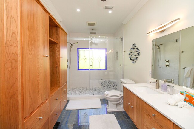 Building Photo - **STUNNING POOL HOME**4BEDS / 4.5BATHS**AQ...