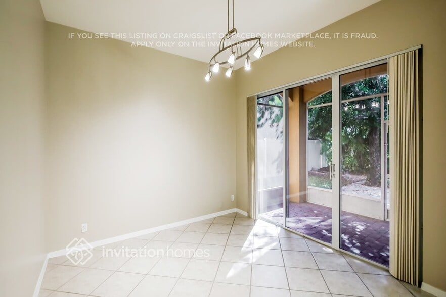 Building Photo - 4928 SW 38th Way