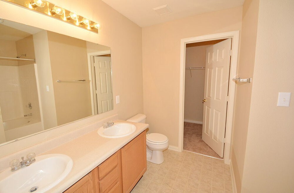 Building Photo - 4768 Beach Club Dr