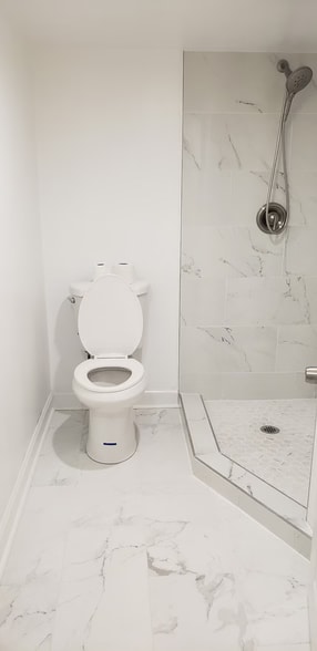 bathroom - 5255 N Mobile Ave