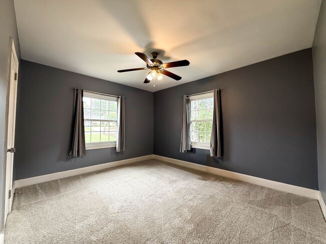 Building Photo - 2515 Camille Dr