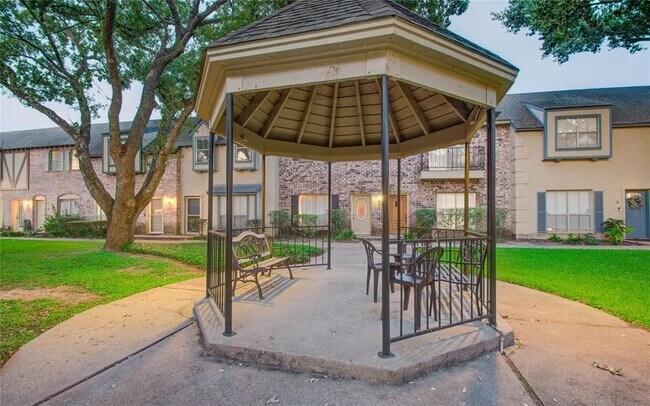 Building Photo - 14703 Barryknoll Ln