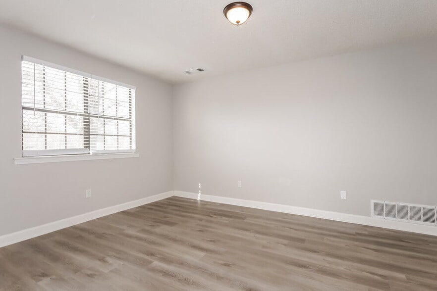 Building Photo - 7333 Eastover Blvd