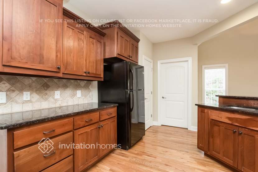 Building Photo - 5253 Monarch Dr