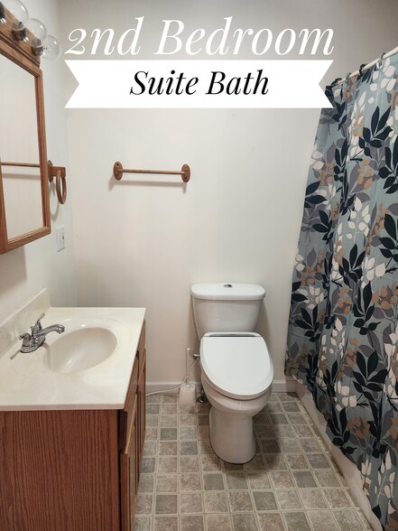 Second bedroom suite bathroom - 4074 Old Maysville Rd