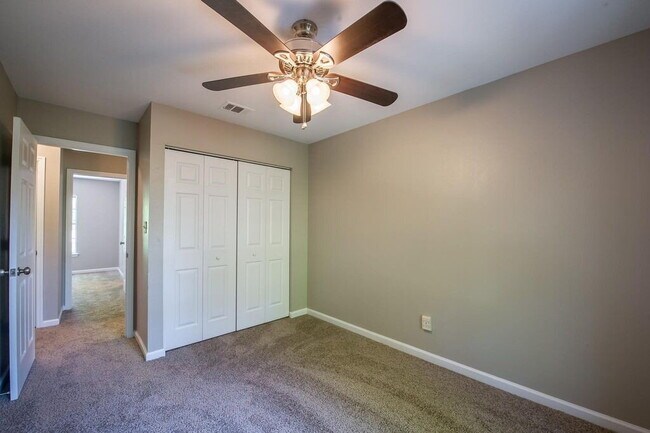 Building Photo - Gorgeous 4 BR 3 BA Town House Right By FSU and TCC!