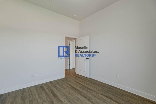 Building Photo - 1019 Silver Cir