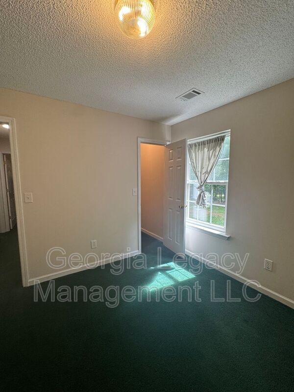 Building Photo - 24 Southern Oaks Dr