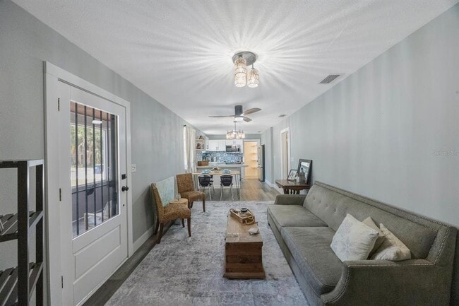 Building Photo - 1010 E Fern St