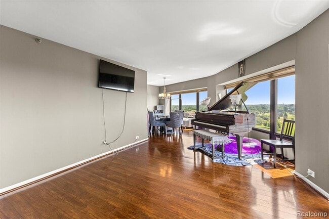 Building Photo - 5000 Town Center Dr