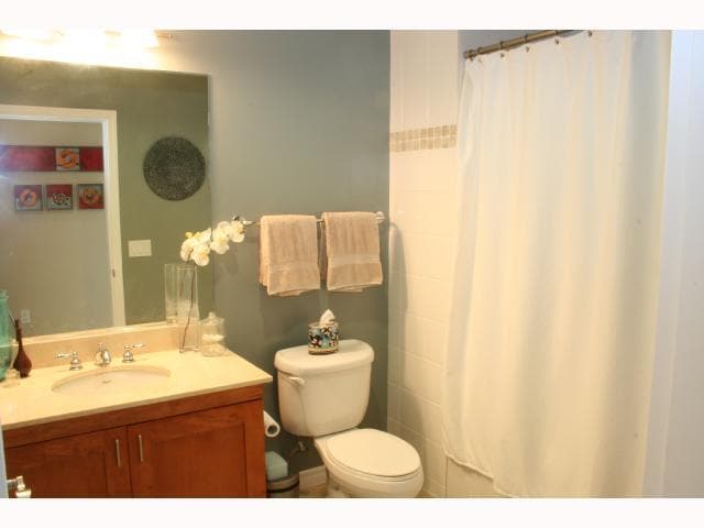 Main Bath - 475 Redwood St
