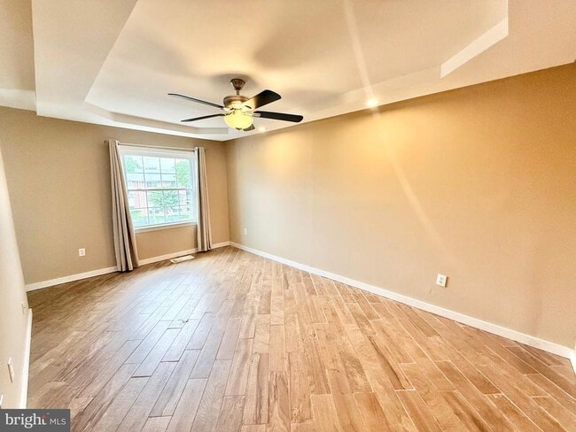 Building Photo - 5439 Richenbacher Ave