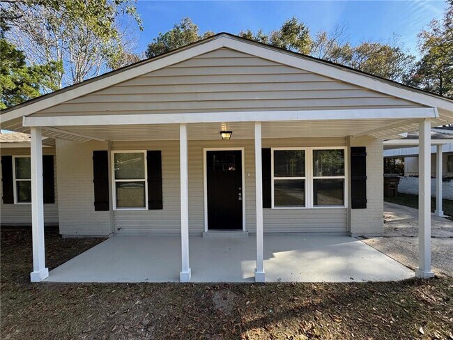 Building Photo - 303 Evergreen Hill