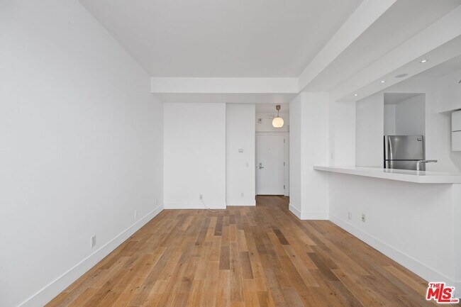 Building Photo - 7250 Franklin Ave