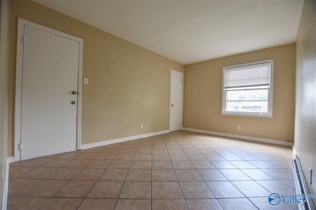 Building Photo - 1512 Oakwood Ave NE