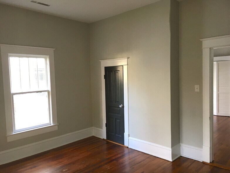 Building Photo - 2331 Englewood Ave