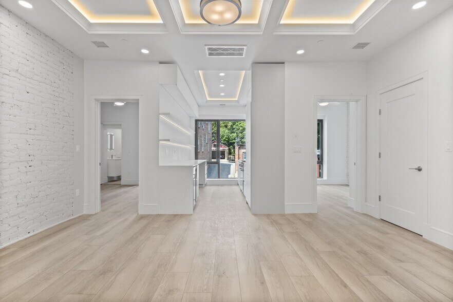 Building Photo - 1578 Beacon St