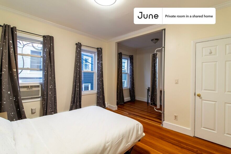 Building Photo - Private bedroom in 5 bed/2 bath Home