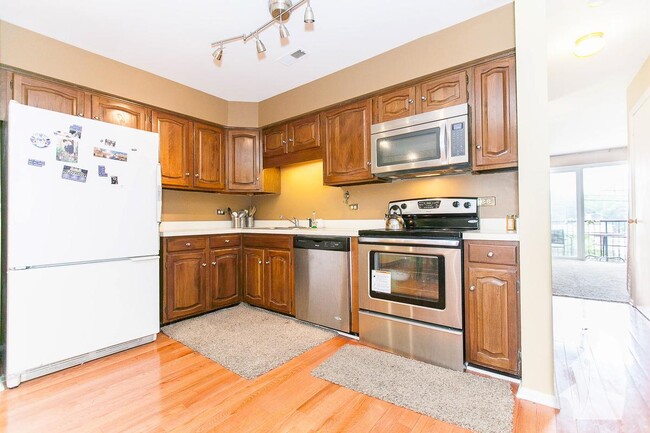 Primary Photo - 3 bedroom in Chicago IL 60610