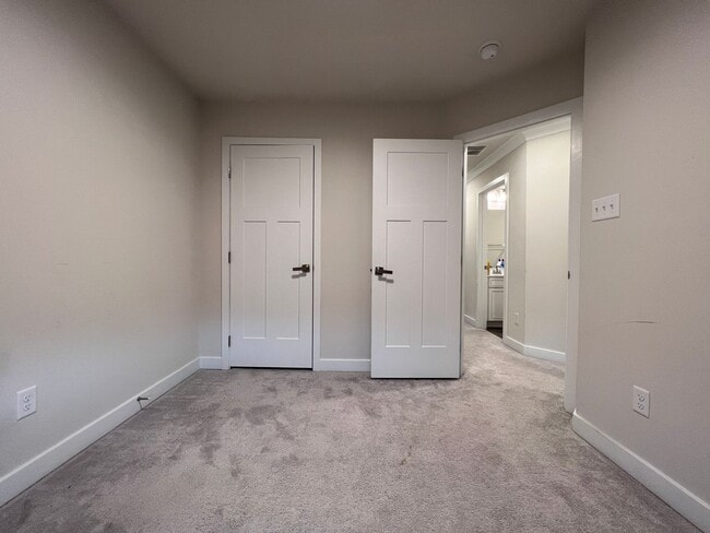 Building Photo - 217 Stonehurst Dr