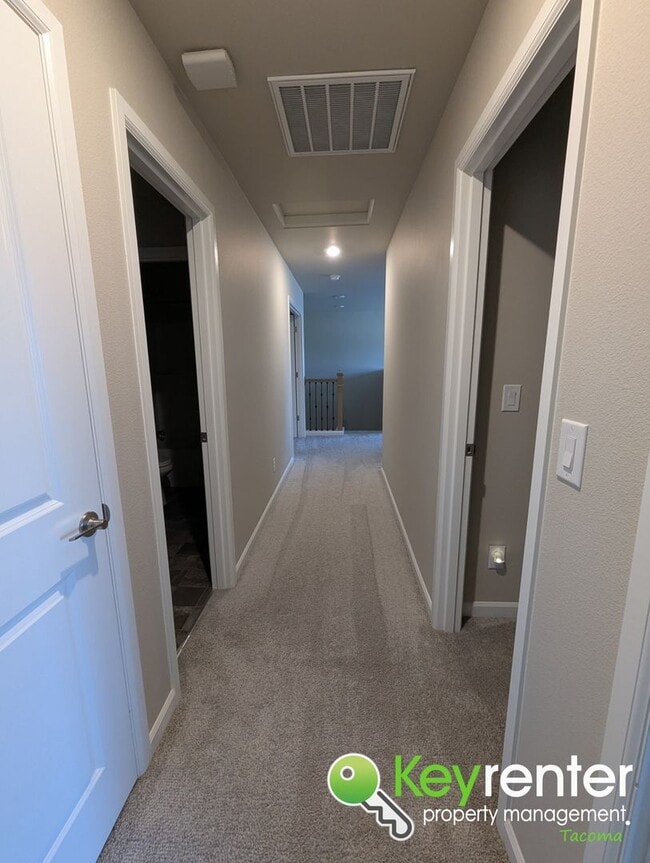 Building Photo - Spacious Northeast Tacoma 3 Bedroom Home for Rent Near Browns Point