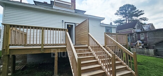 Building Photo - 303 Broad St W