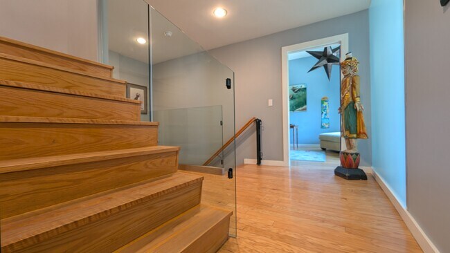 Building Photo - 7121 Hillside Ave