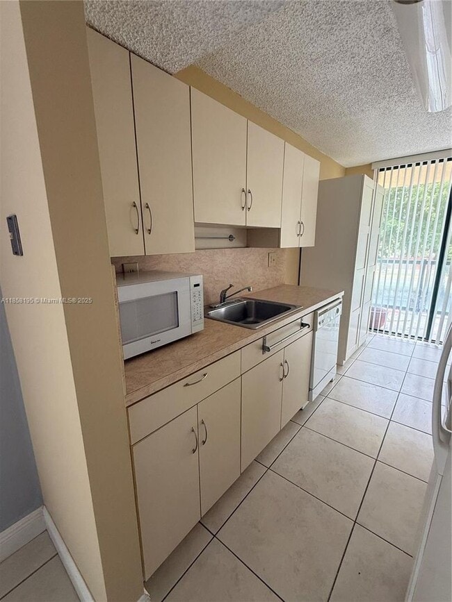 Primary Photo - 11780 SW 18th St