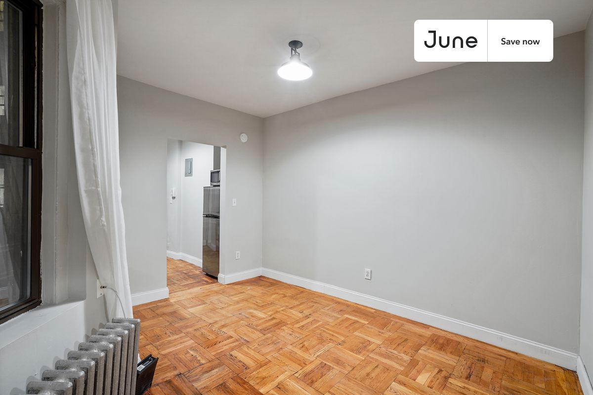 Building Photo - 715 E 5th St