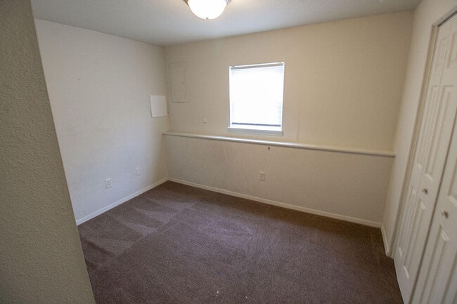 Building Photo - 1013 W Ash St