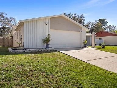 Building Photo - Beautiful Valrico Home | No Carpet + Screened Patio + Bonus Room