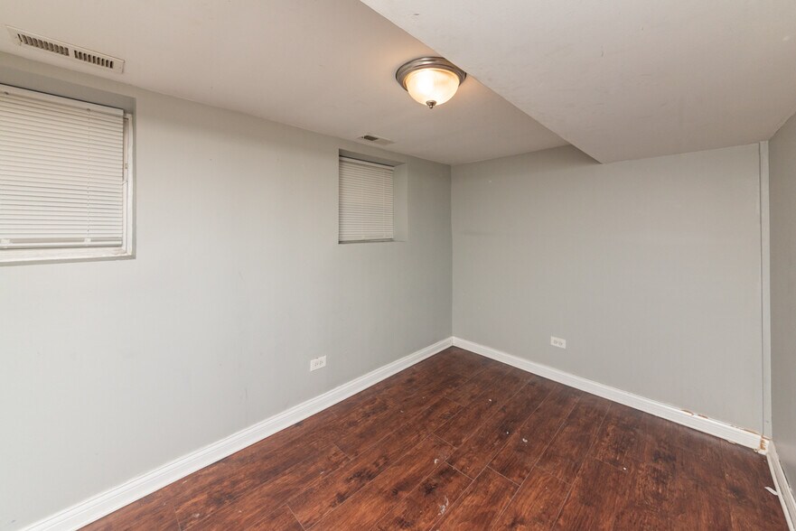 Building Photo - 5344 W Eddy St