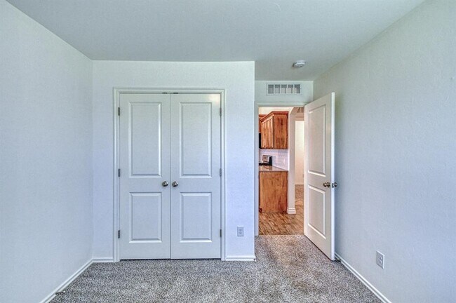 Building Photo - 15712 Bennett Dr