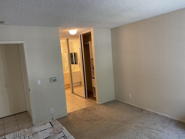 Building Photo - 10894 Aderman Ave
