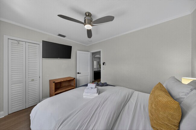 Building Photo - 510 NE 8th Ave