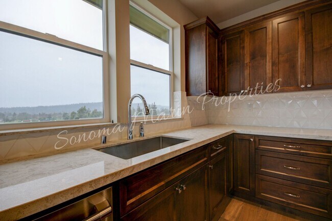Building Photo - Gorgeous 4 Bed/3Bath House Available in De...