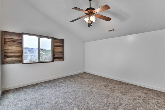 Building Photo - 2478 E Springs Dr