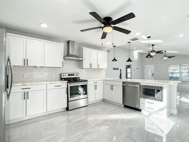 Building Photo - 4650 10th Ave S