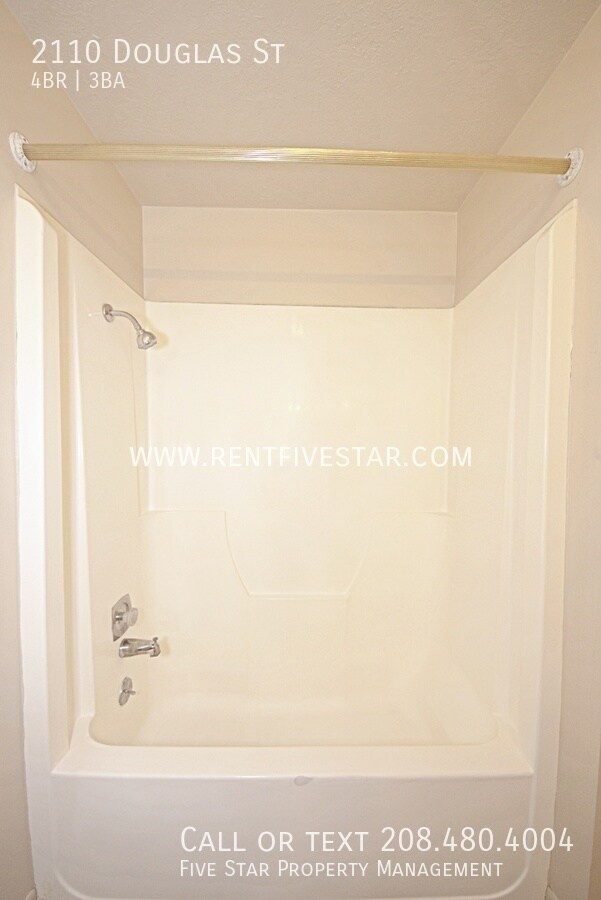 Building Photo - 2110 Douglas St