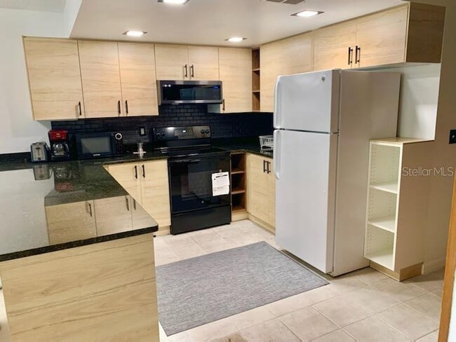 Building Photo - 37 Village Dr