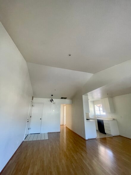 Building Photo - 1026 San Luis Cir