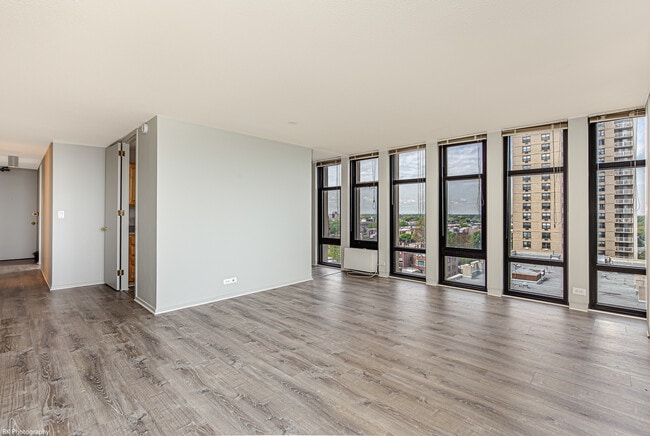 Building Photo - 6700 S South Shore Dr