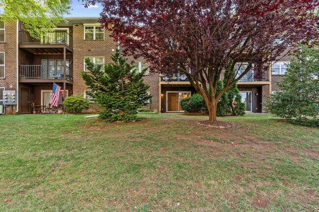 Building Photo - 211 Crocker Dr