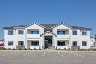 Building Photo - Experience Caldwell Living: Beautiful BRAND NEW 3 Bedroom Apartments!
