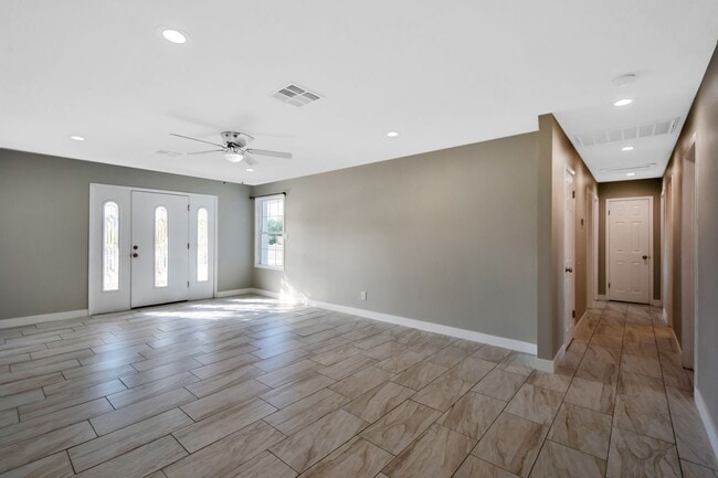 Building Photo - Spacious 6-Bedroom, 3-Bath Pool Home Near ASU Campus