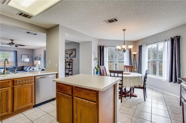 Building Photo - 2622 Glen Field Dr