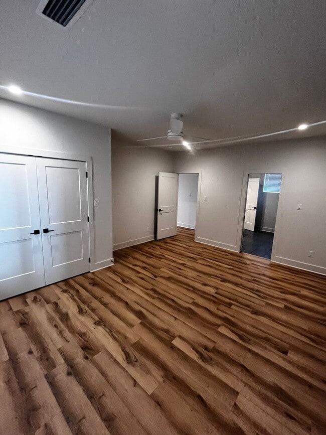 Building Photo - Argenta!