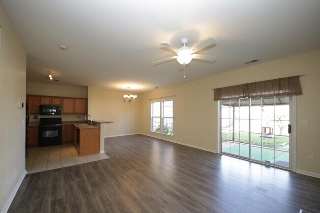 Building Photo - 2120 Highland Gate Dr